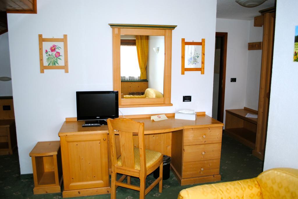 Albergo Venezia Passo Rolle Exterior foto
