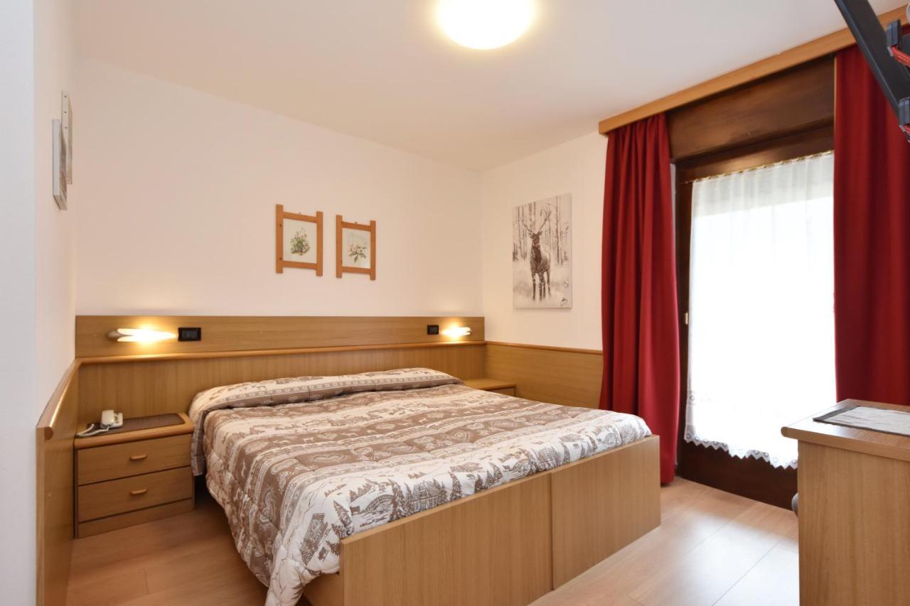 Albergo Venezia Passo Rolle Exterior foto